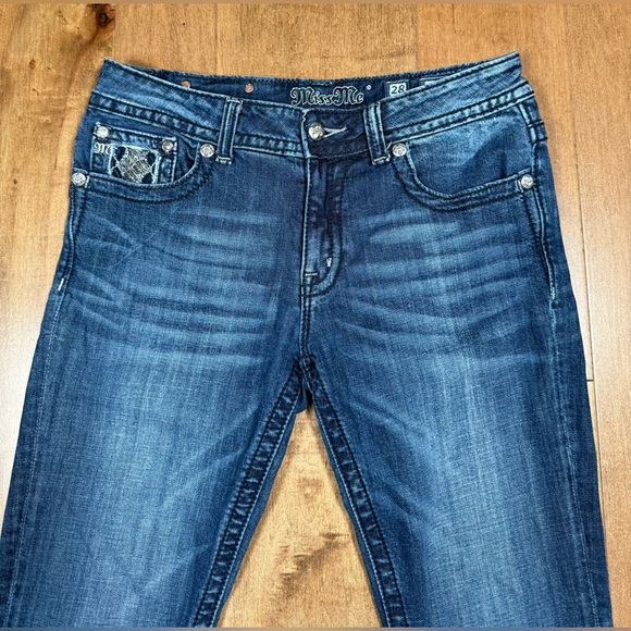 Miss Me Boyfriend Capri Denim Jeans Bling Embroidered Y2K Sequin Women's Sz 28 - Picture 3 of 10